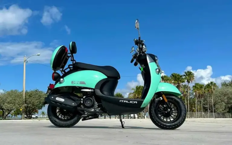 ¿Las motos de 50cc necesitan placas en Miami?